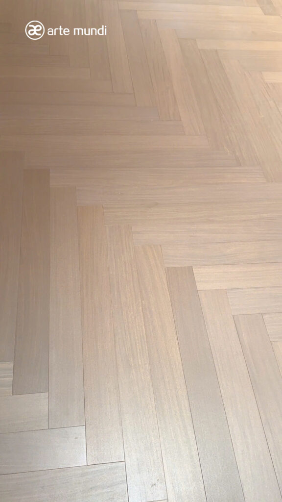 Sàn gỗ xương cá herringbone gỗ cẩm vàng sở hữu những ưu điểm vượt trội